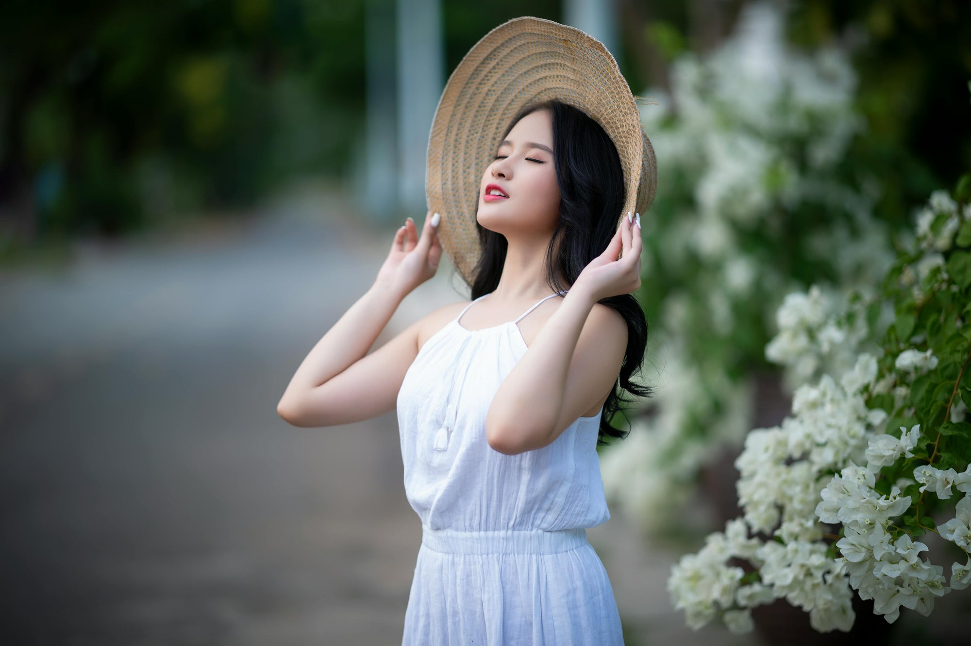 8 Ways to Help Hair Grow Naturally + Little-Known Causes of Hair Loss